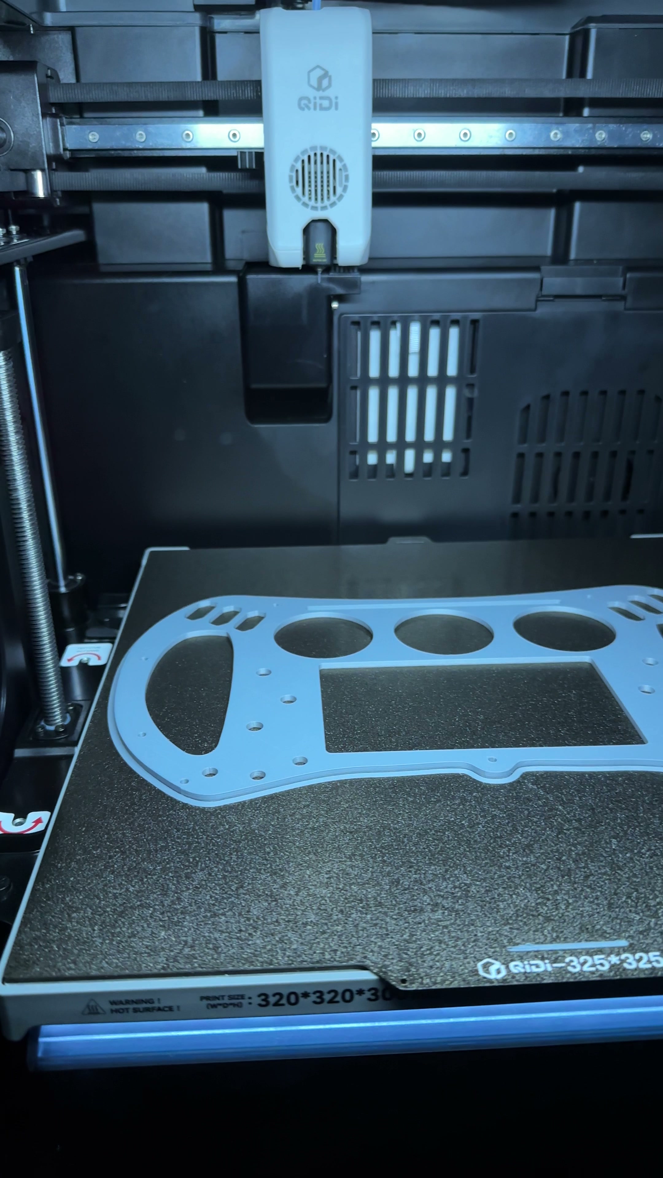 Paper sim wheel outline laid on the QIDI Plus 5 print bed